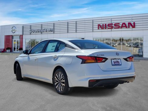 New 2026 Nissan Altima 2.5 SV image 8