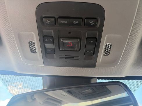 Used 2023 Toyota Camry SE w/ Cold Weather Package FWD image 33