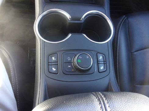 Used 2023 GMC Terrain SLT image 19