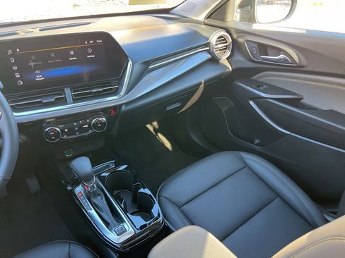 Used 2024 Chevrolet Trax ACTIV w/ Sunroof Package image 24