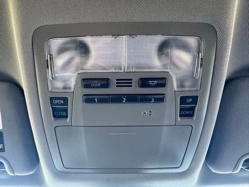 Used 2018 Toyota Highlander Limited image 29