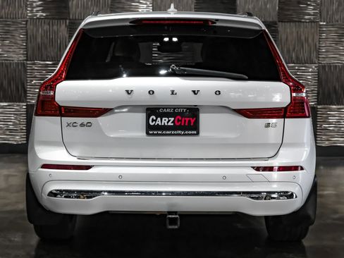 Used 2022 Volvo XC60 B5 Inscription w/ Advanced Package FWD image 10