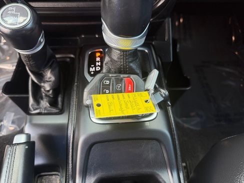 Used 2021 Jeep Wrangler Unlimited Sahara image 25