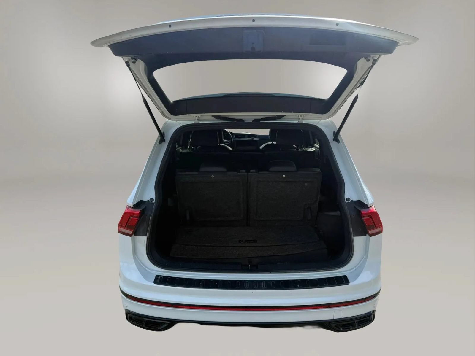 Used 2023 Volkswagen Tiguan SE R-Line FWD image 11