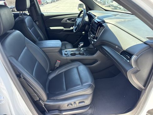 Used 2023 Chevrolet Traverse LT w/ Rear Camera Mirror Package FWD image 34