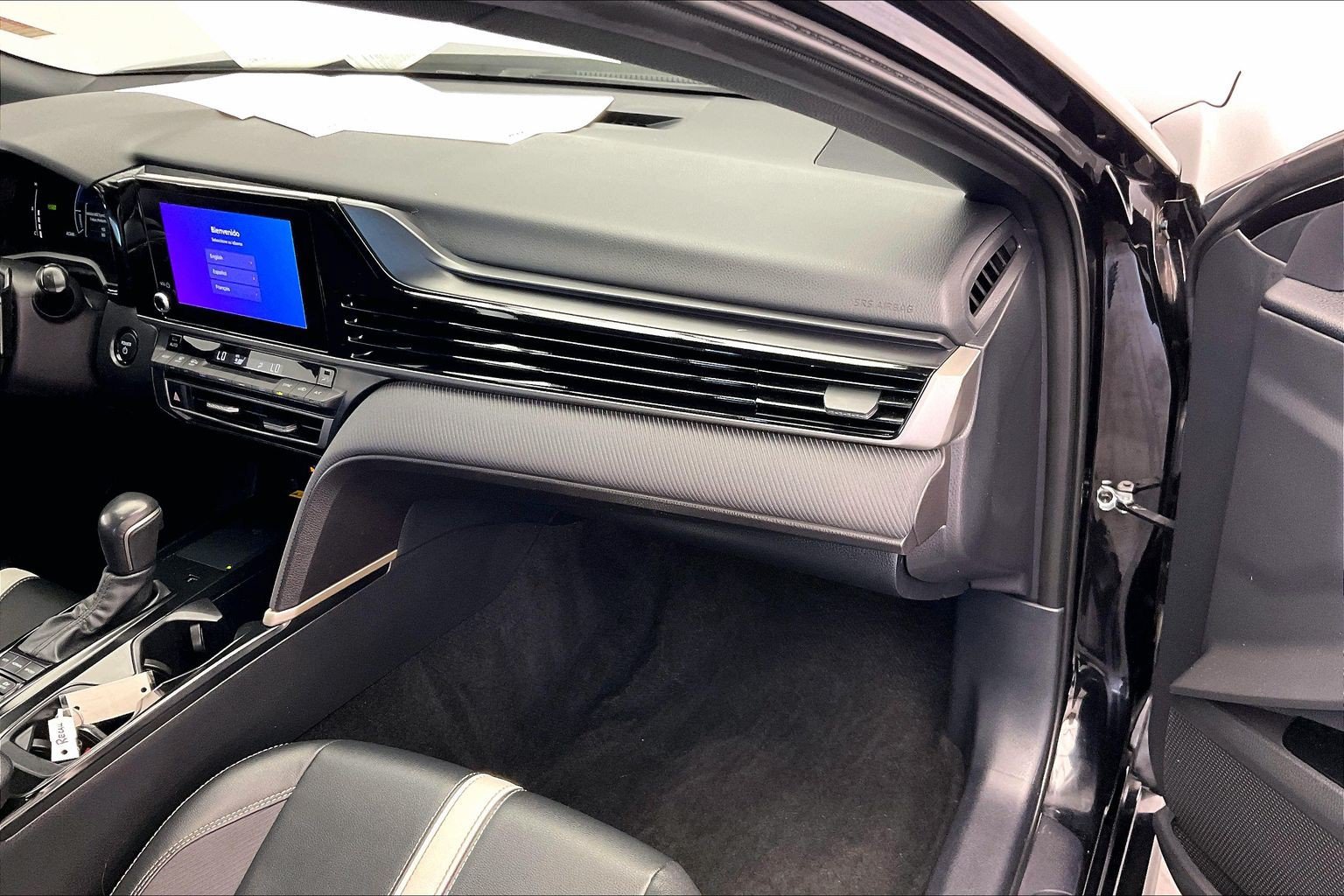 Used 2025 Toyota Camry SE FWD image 16