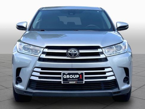 Used 2017 Toyota Highlander LE FWD image 4
