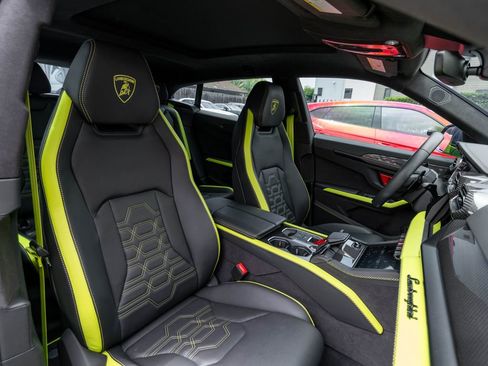 Used 2025 Lamborghini Urus SE AWD/4WD image 29