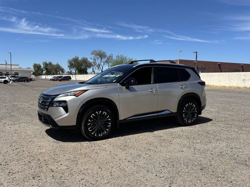 Used 2026 Nissan Rogue Platinum w/ Platinum Premium Package AWD/4WD image 1