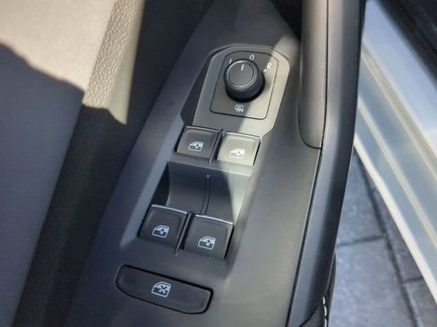 New 2026 Volkswagen Jetta SE FWD image 17