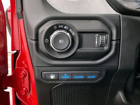 Used 2025 Jeep Wrangler Unlimited Sahara w/ Safety Group image 40