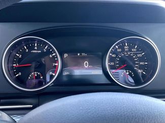 Used 2022 Kia Carnival LX video 2