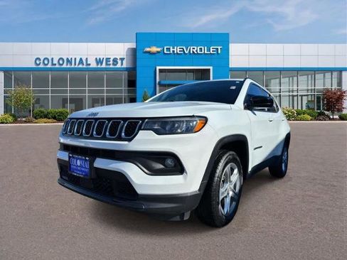 Used 2024 Jeep Compass Latitude AWD/4WD image 4