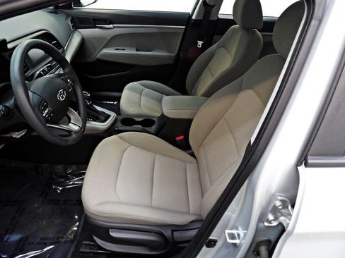 Used 2019 Hyundai Elantra SE FWD image 8