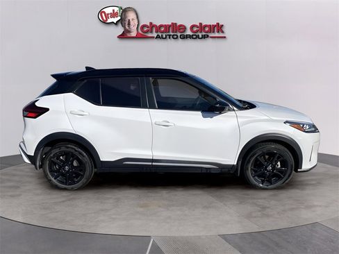 Used 2022 Nissan Kicks SR image 6