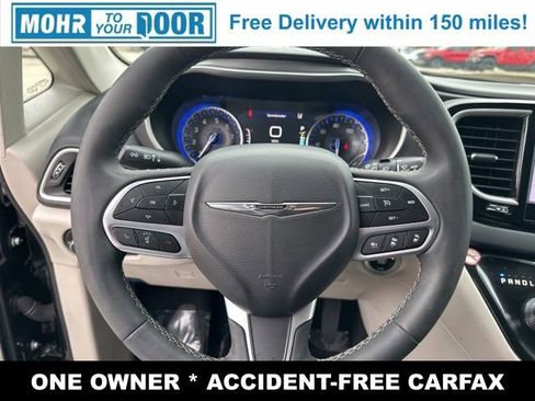 Used 2024 Chrysler Pacifica Touring-L image 12