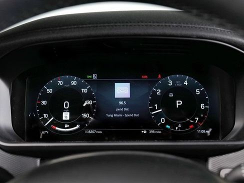 Used 2025 Land Rover Discovery Dynamic SE AWD/4WD image 19