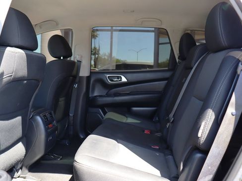 Used 2020 Nissan Pathfinder S FWD image 32