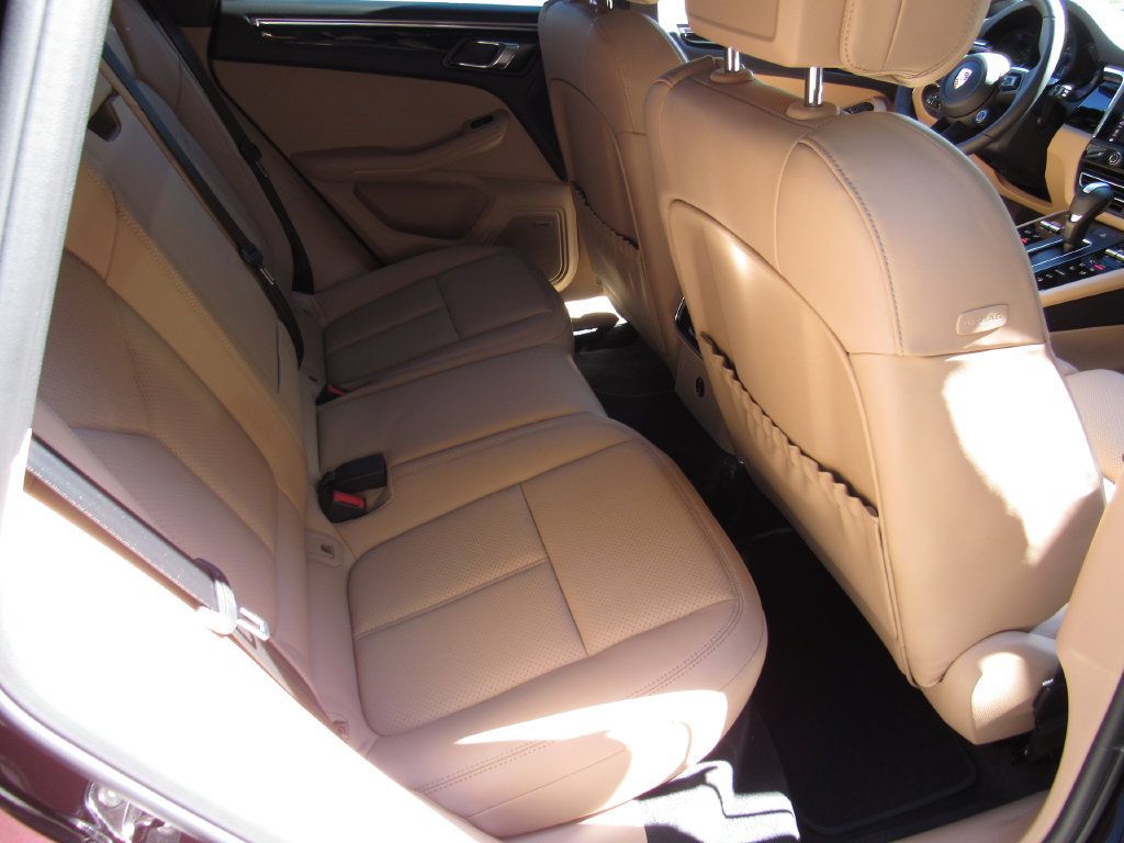 Certified 2026 Porsche Macan AWD/4WD image 19