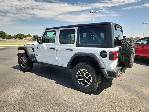 Used 2025 Jeep Wrangler Unlimited Rubicon AWD/4WD image 4