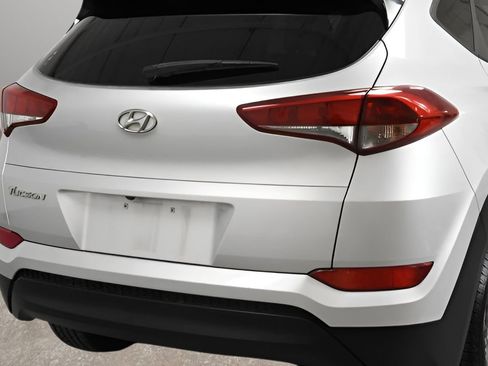 Used 2018 Hyundai Tucson SE image 3