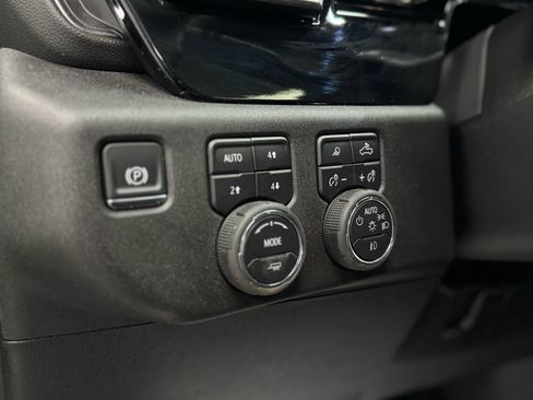 Used 2025 Chevrolet Silverado 2500 LTZ w/ LTZ Convenience Package AWD/4WD image 16