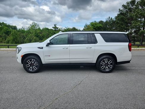 Used 2024 GMC Yukon XL AT4 w/ AT4 Premium Plus Package AWD/4WD image 2