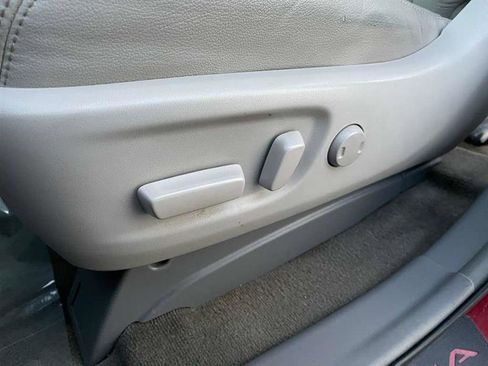 Used 2014 Toyota Sienna AWD image 48