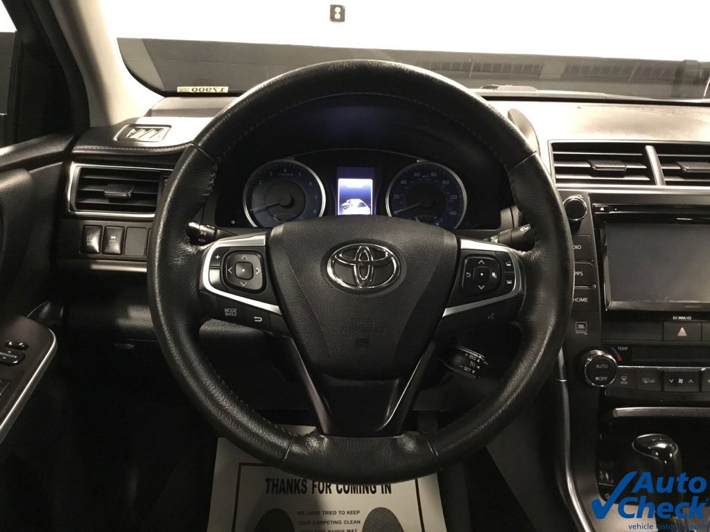 Used 2017 Toyota Camry XLE w/ Moonroof Package FWD image 31