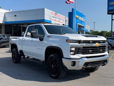 Used 2025 Chevrolet Silverado 2500 LT AWD/4WD image 2