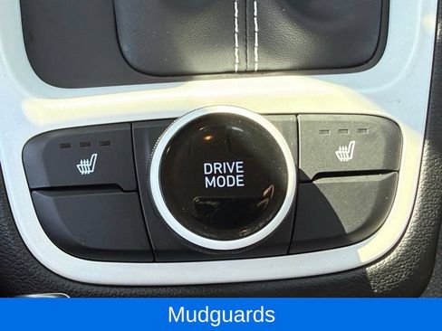 Used 2023 Hyundai Venue Limited FWD image 16