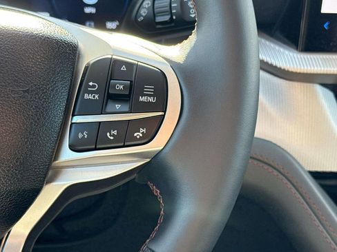 Used 2025 Ford Explorer Active w/ Active Comfort Package image 18