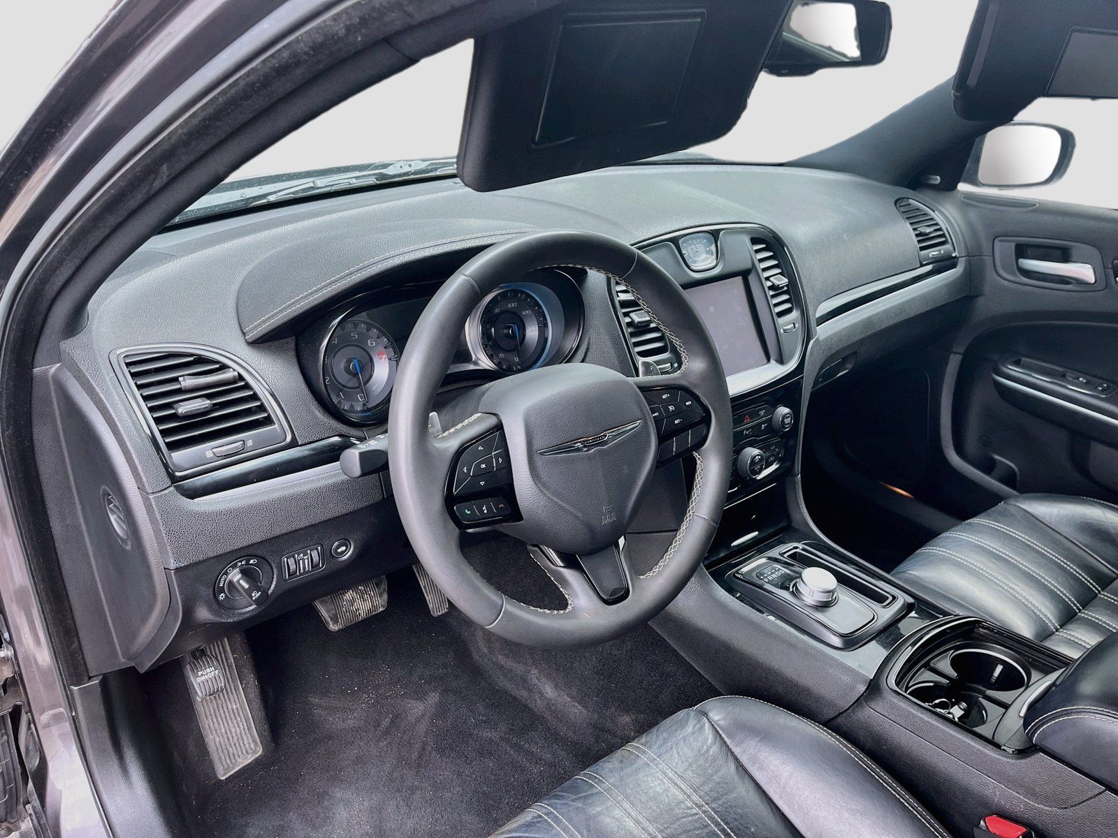 Used 2022 Chrysler 300 S RWD image 9