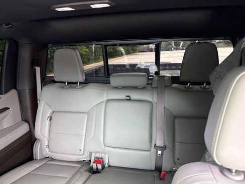 Used 2022 GMC Sierra 1500 SLT w/ SLT Premium Plus Package AWD/4WD image 6