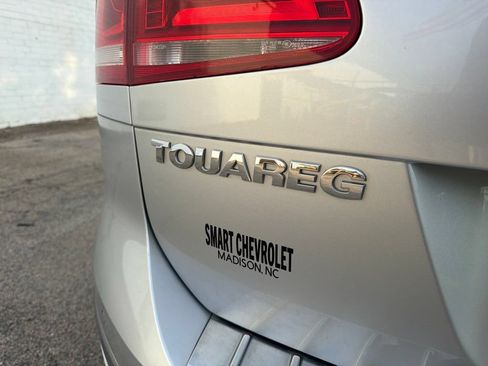 Used 2016 Volkswagen Touareg Sport AWD/4WD image 17