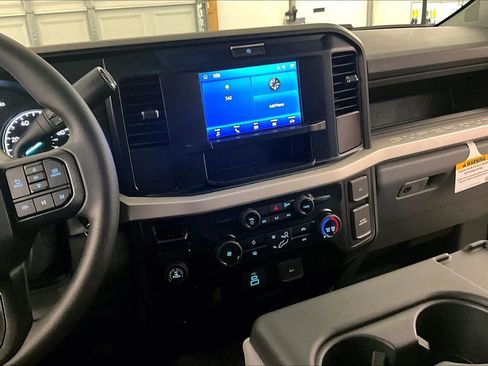 New 2026 Ford F250 XL w/ F-250 >10K GVWR Package image 6