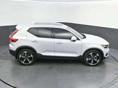 Certified 2022 Volvo XC40 T5 Momentum w/ Premium Package AWD/4WD image 27