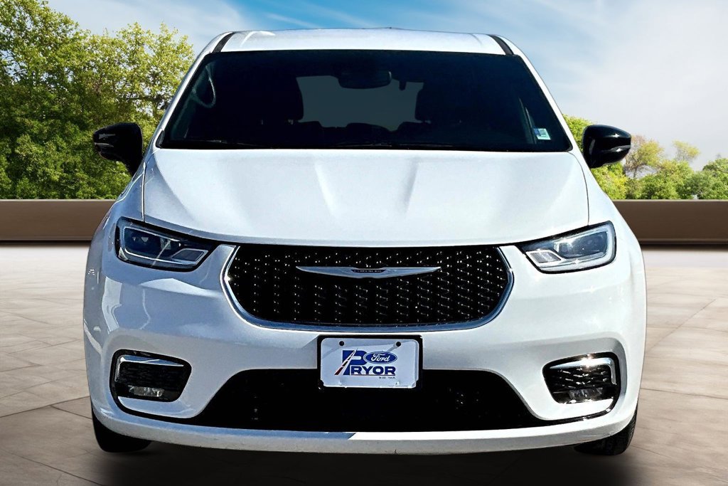 Used 2025 Chrysler Pacifica Select FWD image 3