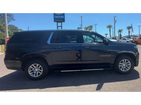 Used 2023 Chevrolet Suburban LT image 9