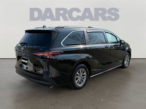 Used 2021 Toyota Sienna LE w/ LE Plus Package image 7
