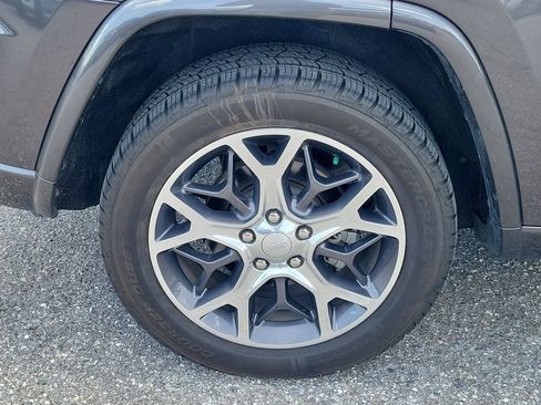 Used 2019 Jeep Grand Cherokee Overland AWD/4WD image 6