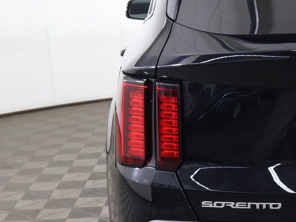 Used 2023 Kia Sorento LX FWD image 15