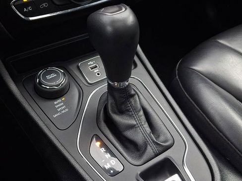 Used 2021 Jeep Cherokee Latitude Plus w/ Sun & Sound Group image 16