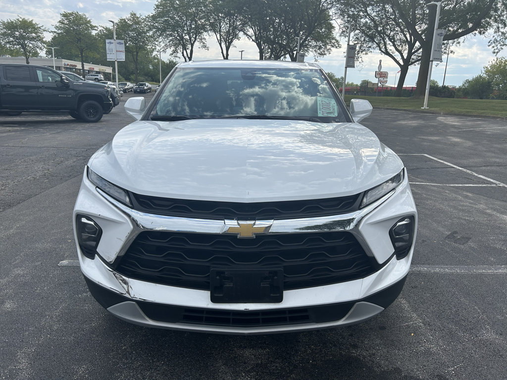 Used 2025 Chevrolet Blazer LT FWD image 2