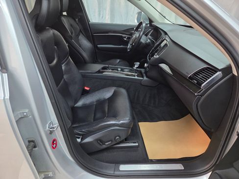 Used 2018 Volvo XC90 T6 Momentum w/ Convenience Package image 13