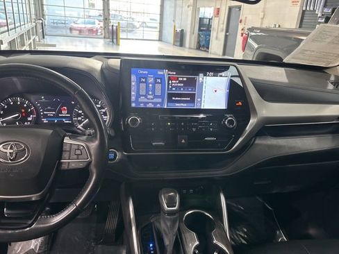 Used 2021 Toyota Highlander Platinum AWD/4WD image 22