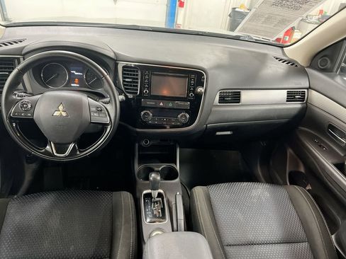 Used 2016 Mitsubishi Outlander SE image 10