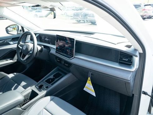 New 2026 Volkswagen Tiguan SE FWD image 42