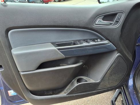 Used 2015 Chevrolet Colorado Z71 AWD/4WD image 12
