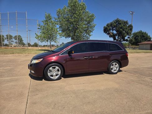 Used 2012 Honda Odyssey Touring image 2